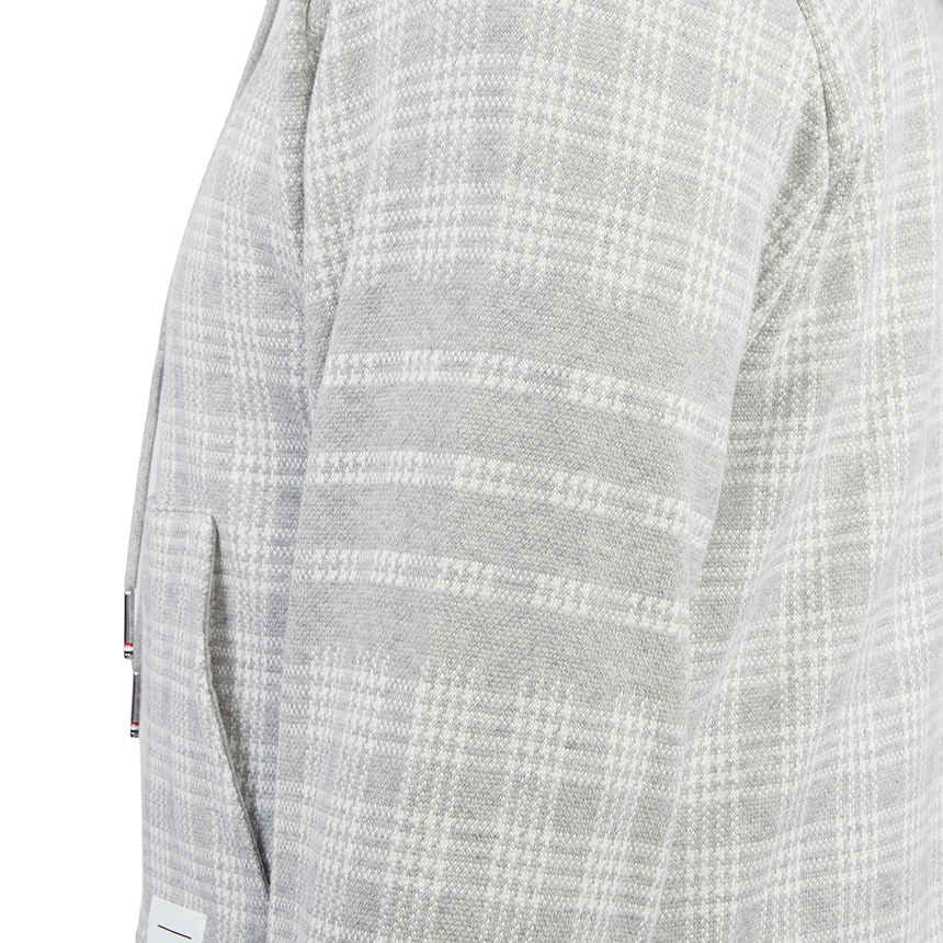 톰브라운(THOM BROWNE) 사선 스트라이프 마이크로 체크 자카드 남자 후드 집업 가디건 MJT307A 07993 055