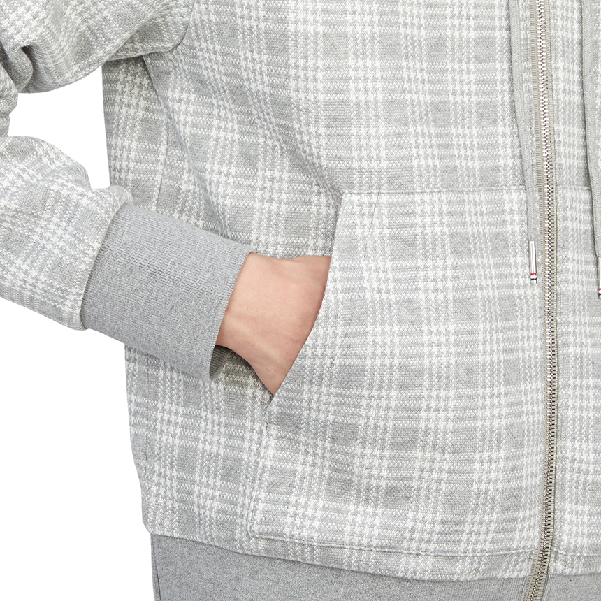 톰브라운(THOM BROWNE) 사선 스트라이프 마이크로 체크 자카드 남자 후드 집업 가디건 MJT307A 07993 055