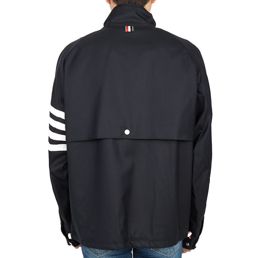 톰브라운(THOM BROWNE) 사선 스트라이프 래글런 남자 울 자켓 MJO096A 00626 415