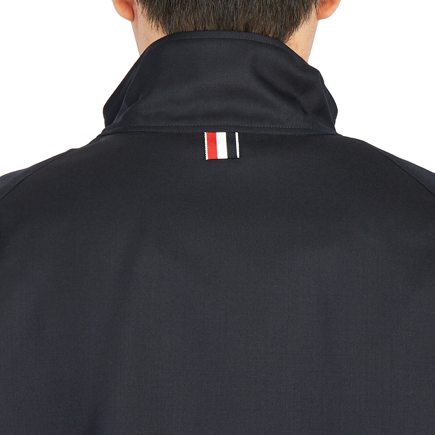 톰브라운(THOM BROWNE) 사선 스트라이프 래글런 남자 울 자켓 MJO096A 00626 415