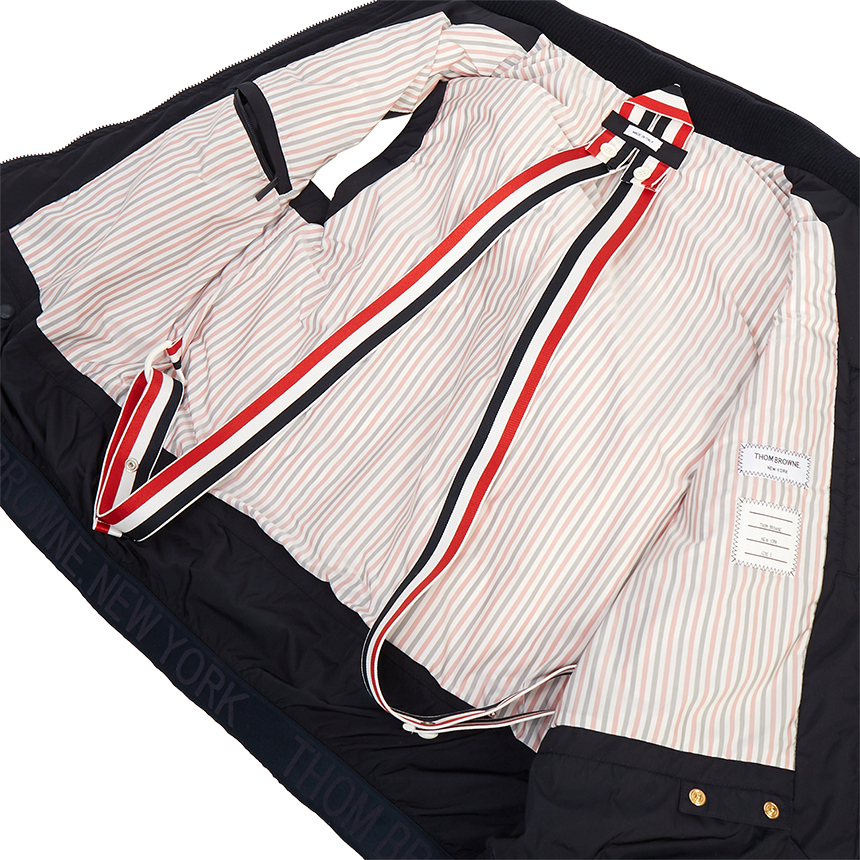 톰브라운(THOM BROWNE) 센터백 삼선 스트라이프 남자 패딩 스키 조끼 MVD022X 07259 415
