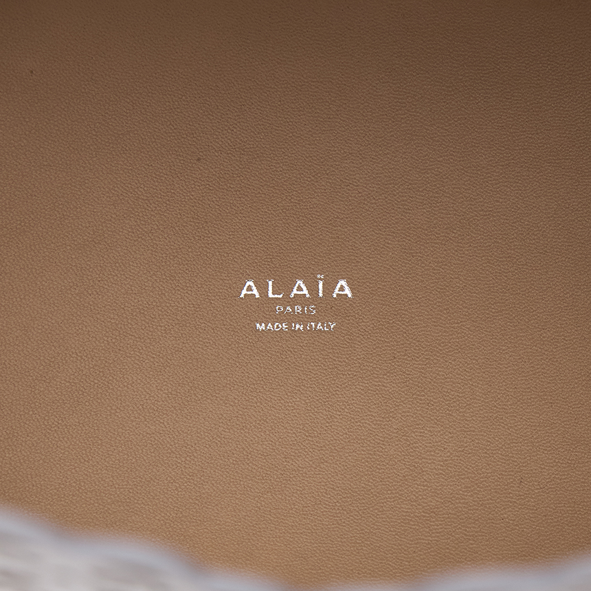 알라이아(ALAIA) 미나 25 여성 토트백 AA1S06725C0A44 A49
