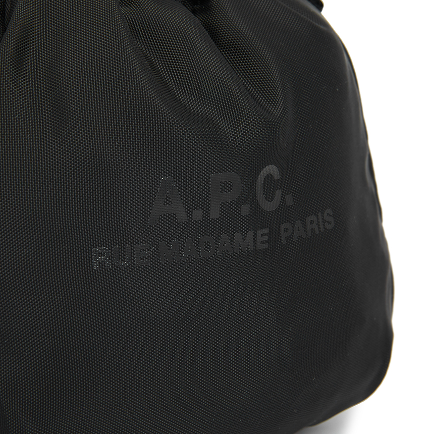 아페쎄(APC) 백스테이지 남성 파우치 크로스백 PAAGX H67047 LZZ
