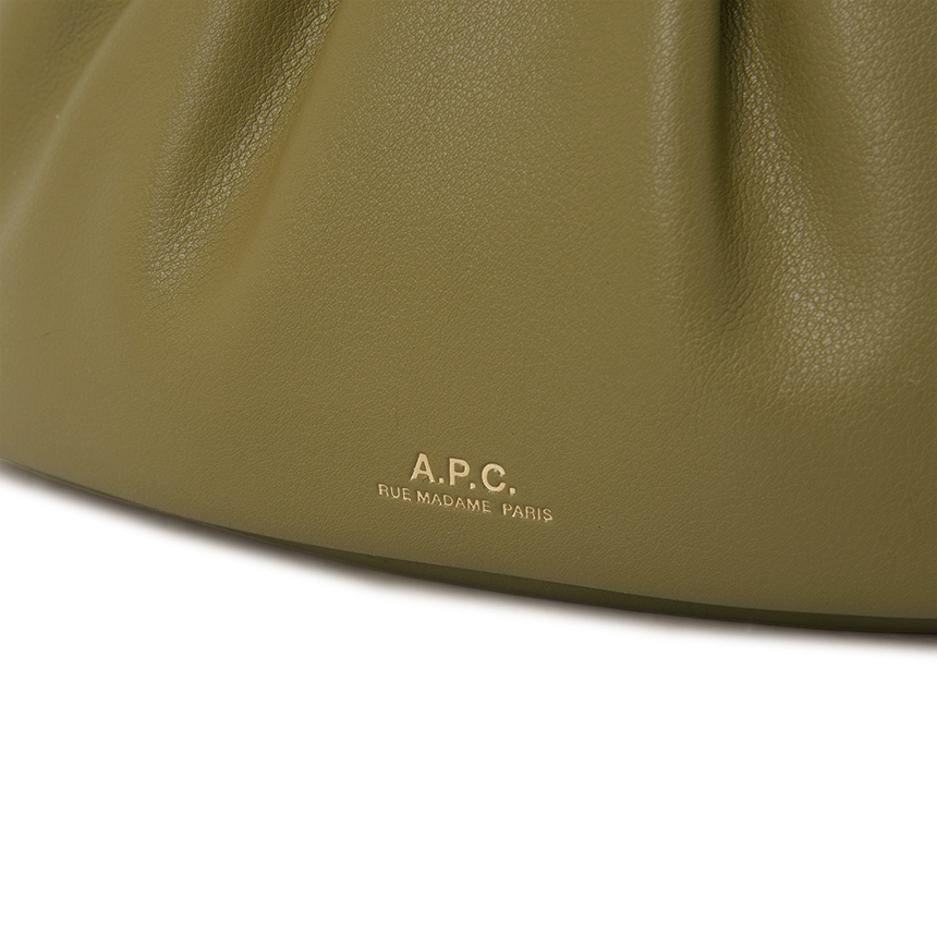 아페쎄(APC) 니논 스몰 드로스트링 여성 크로스백 PUAAT F61765 KAD