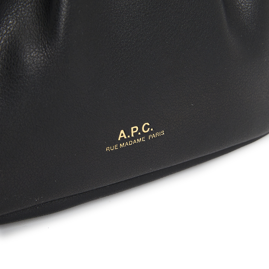 아페쎄(APC) 니논 스몰 드로스트링 여성 크로스백 PUAAT F61765 LZZ