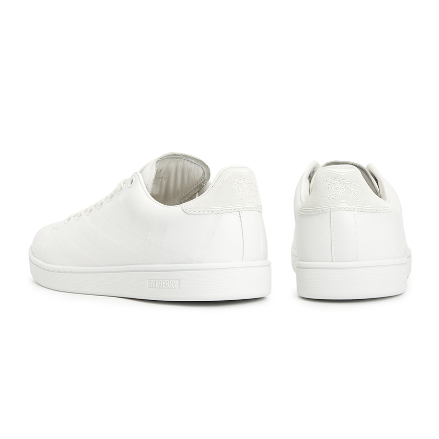 버버리(BURBERRY) 엠보싱 체크 남성 스니커즈 8119313