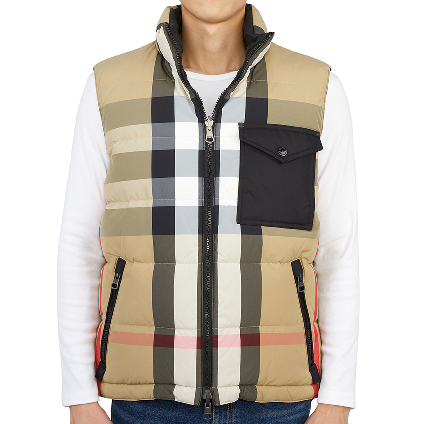 버버리(BURBERRY) 체크 리사이클 남자 양면 패딩 조끼 ROMFORD 8064287 A7028
