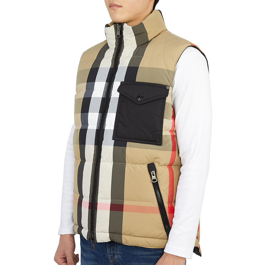 버버리(BURBERRY) 체크 리사이클 남자 양면 패딩 조끼 ROMFORD 8064287 A7028