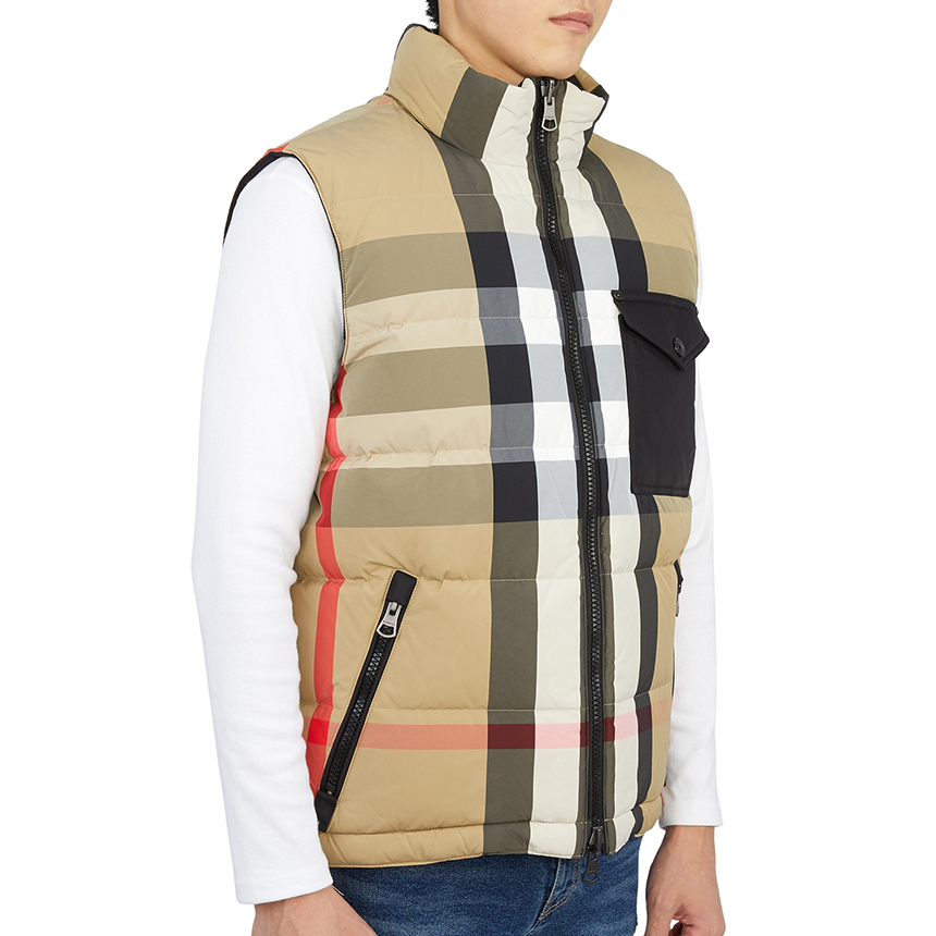 버버리(BURBERRY) 체크 리사이클 남자 양면 패딩 조끼 ROMFORD 8064287 A7028
