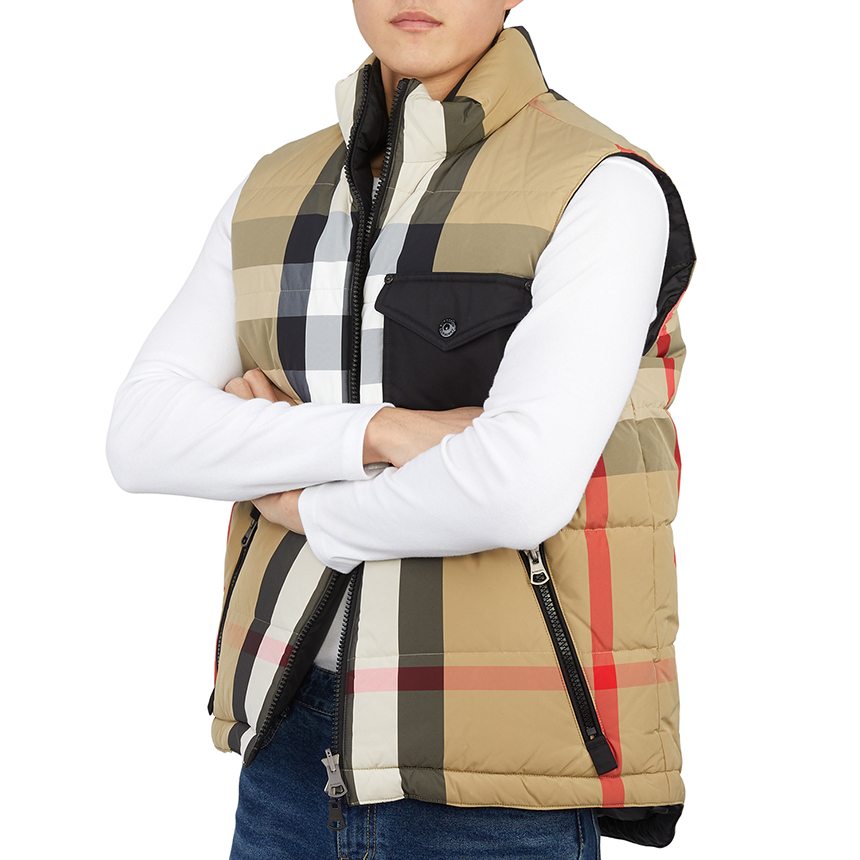버버리(BURBERRY) 체크 리사이클 남자 양면 패딩 조끼 ROMFORD 8064287 A7028