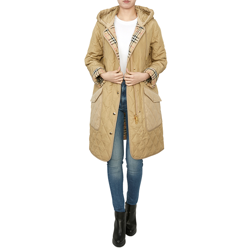 버버리(BURBERRY) 퀼팅 여성 패딩 코트 ROXBY 8096352 A7026