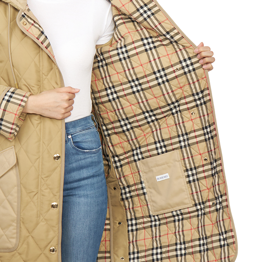 버버리(BURBERRY) 퀼팅 여성 패딩 코트 ROXBY 8096352 A7026