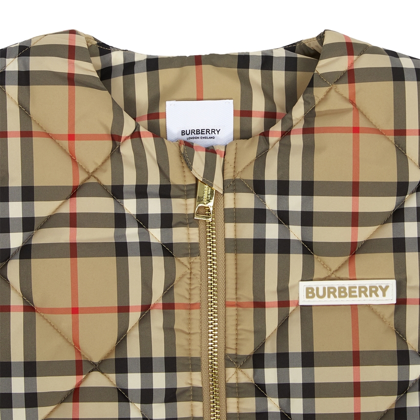 버버리키즈(BURBERRY KIDS) 로고 아플리케 이그재저레이트 체크 다이아몬드 퀼팅 키즈 패딩 조끼 (성인착용가능) ABIGAIL GILET 8053908 A7028