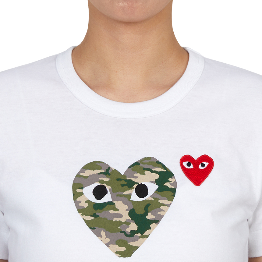 꼼데가르송(COMME DES GARCONS) 카모플라주 더블하트 여성 반팔티셔츠 AZ T245 051 1