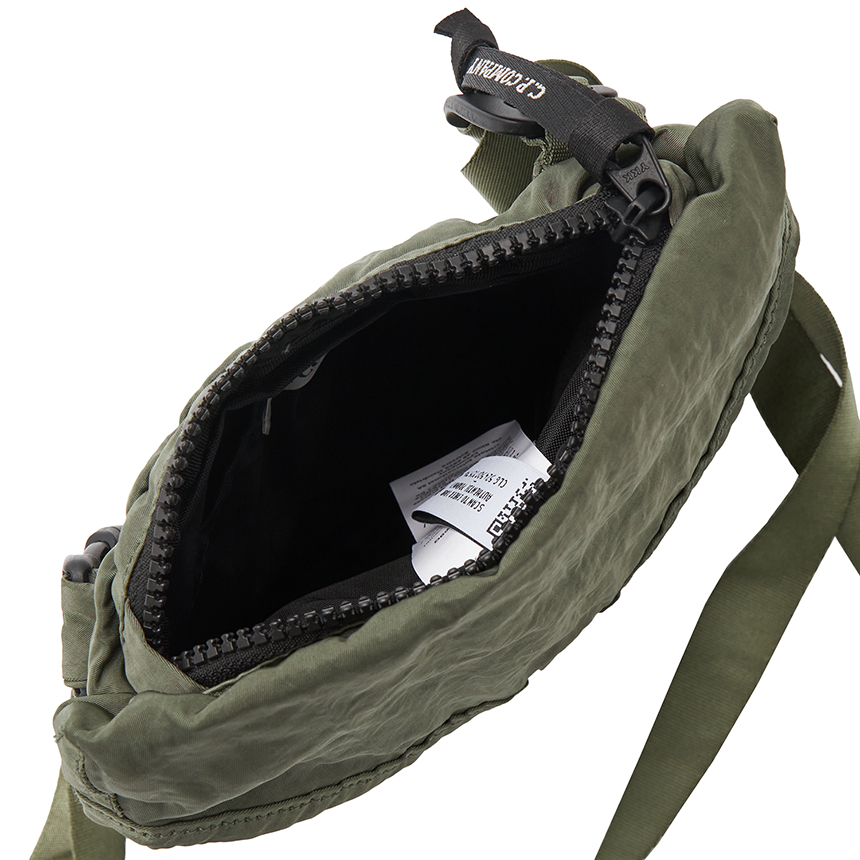씨피컴퍼니(CP COMPANY) 렌즈 남자 숄더백 14CMAC075A 005269G 648