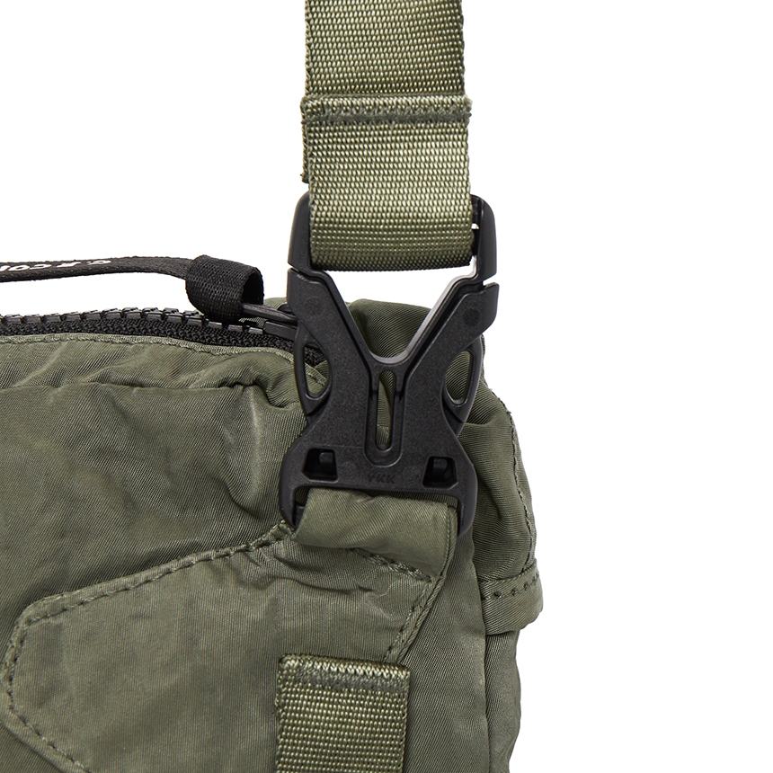 씨피컴퍼니(CP COMPANY) 렌즈 남자 숄더백 14CMAC075A 005269G 648