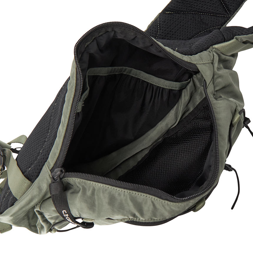 씨피컴퍼니(CP COMPANY) 남성 크로스백 16CMAC114A 005269G 627