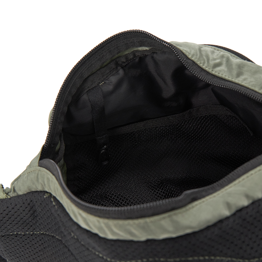 씨피컴퍼니(CP COMPANY) 남성 크로스백 16CMAC114A 005269G 627