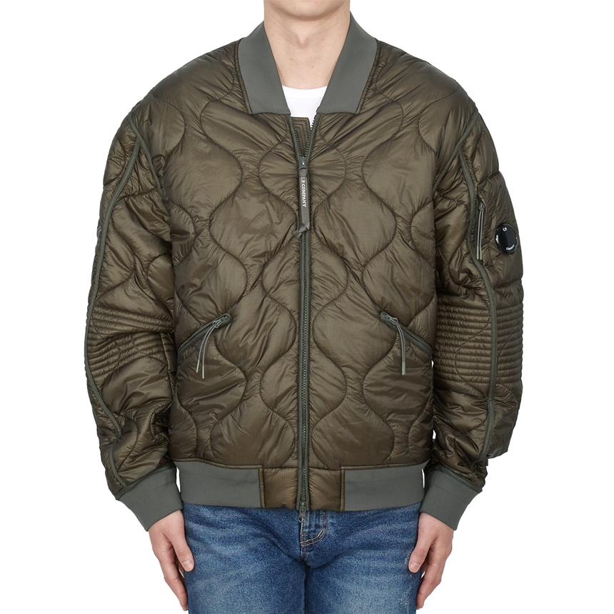 씨피컴퍼니(CP COMPANY) 남성 패딩 점퍼 17CMOW010A 110158A 674