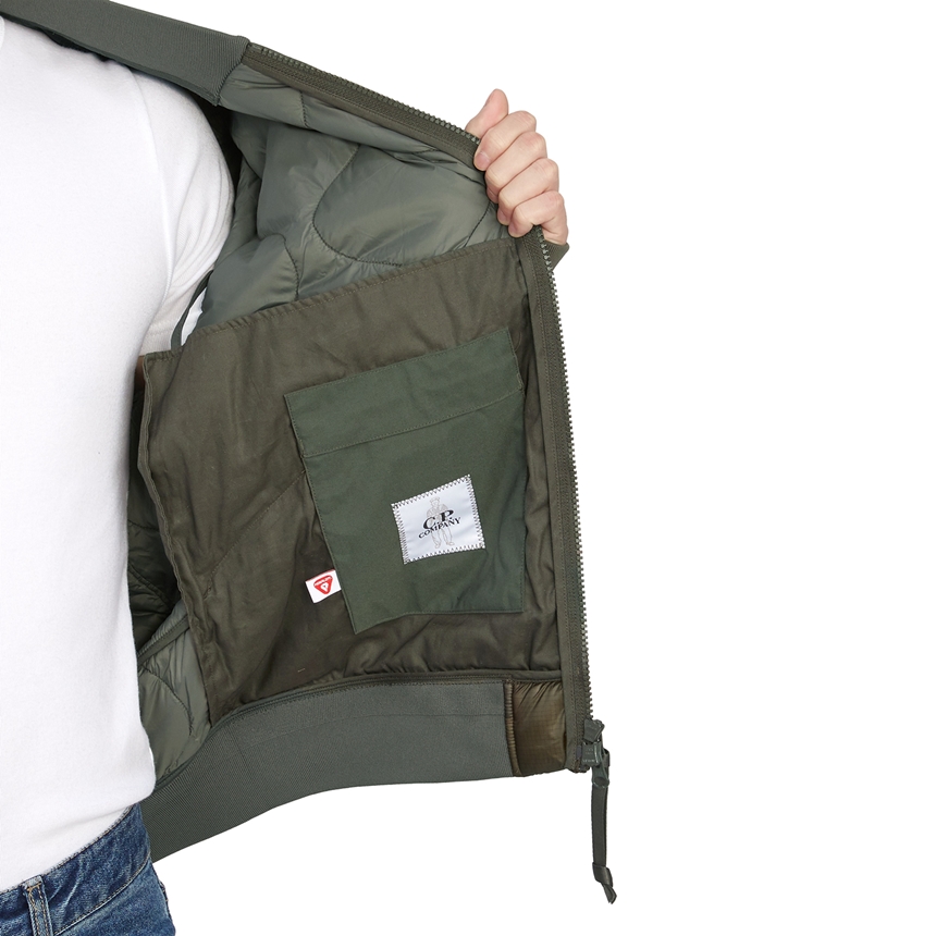 씨피컴퍼니(CP COMPANY) 남성 패딩 점퍼 17CMOW010A 110158A 674