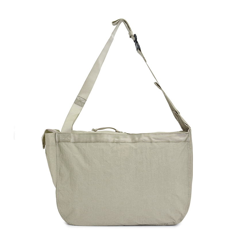 씨피컴퍼니(CP COMPANY) 남성 크로스백 18CMAC227A 110188G 327