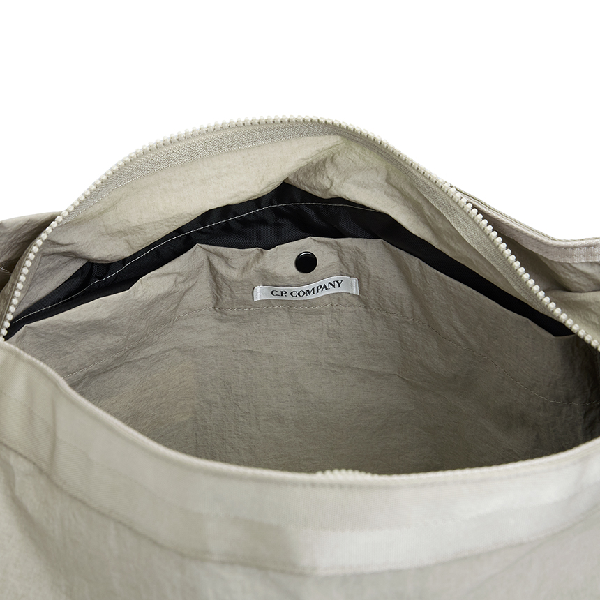 씨피컴퍼니(CP COMPANY) 남성 크로스백 18CMAC227A 110188G 327
