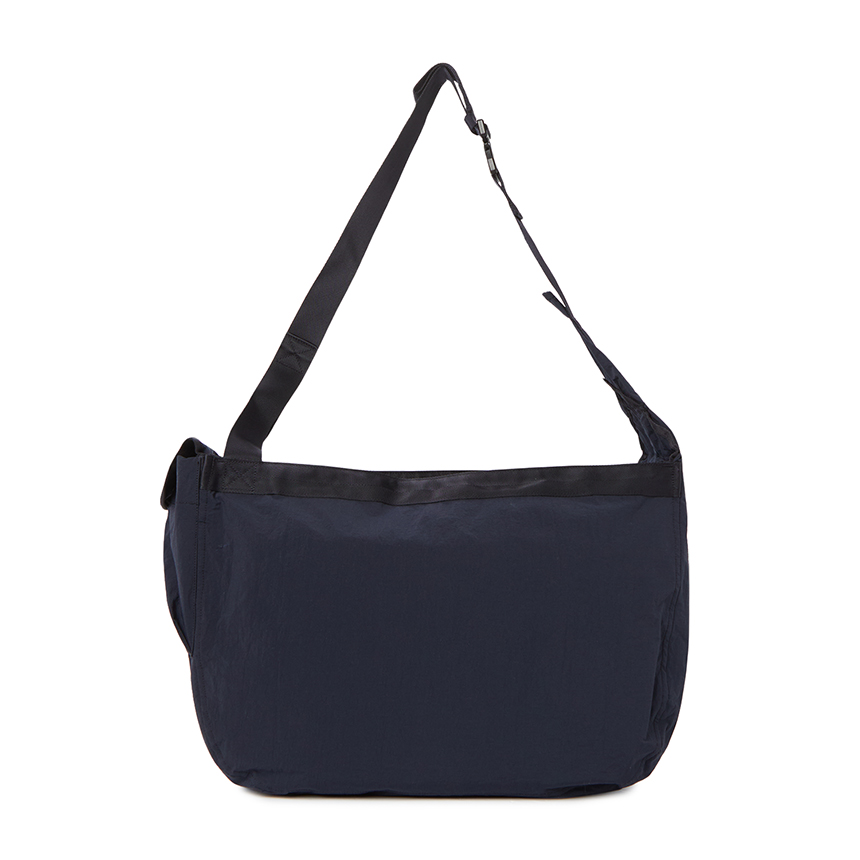 씨피컴퍼니(CP COMPANY) 남성 크로스백 18CMAC227A 110188G 888