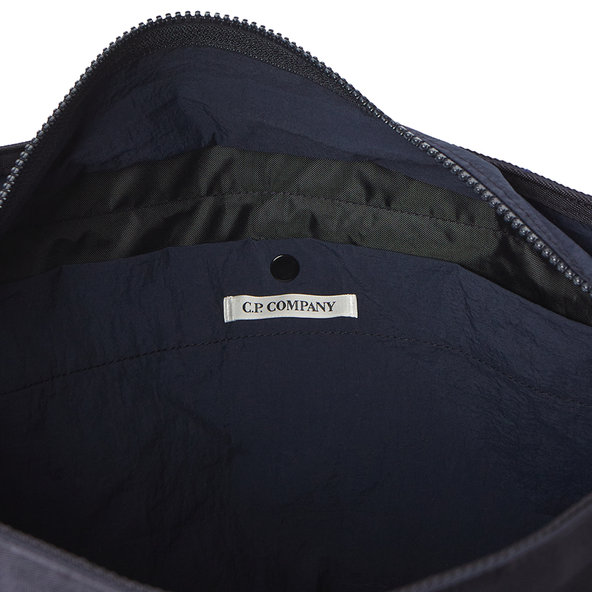 씨피컴퍼니(CP COMPANY) 남성 크로스백 18CMAC227A 110188G 888