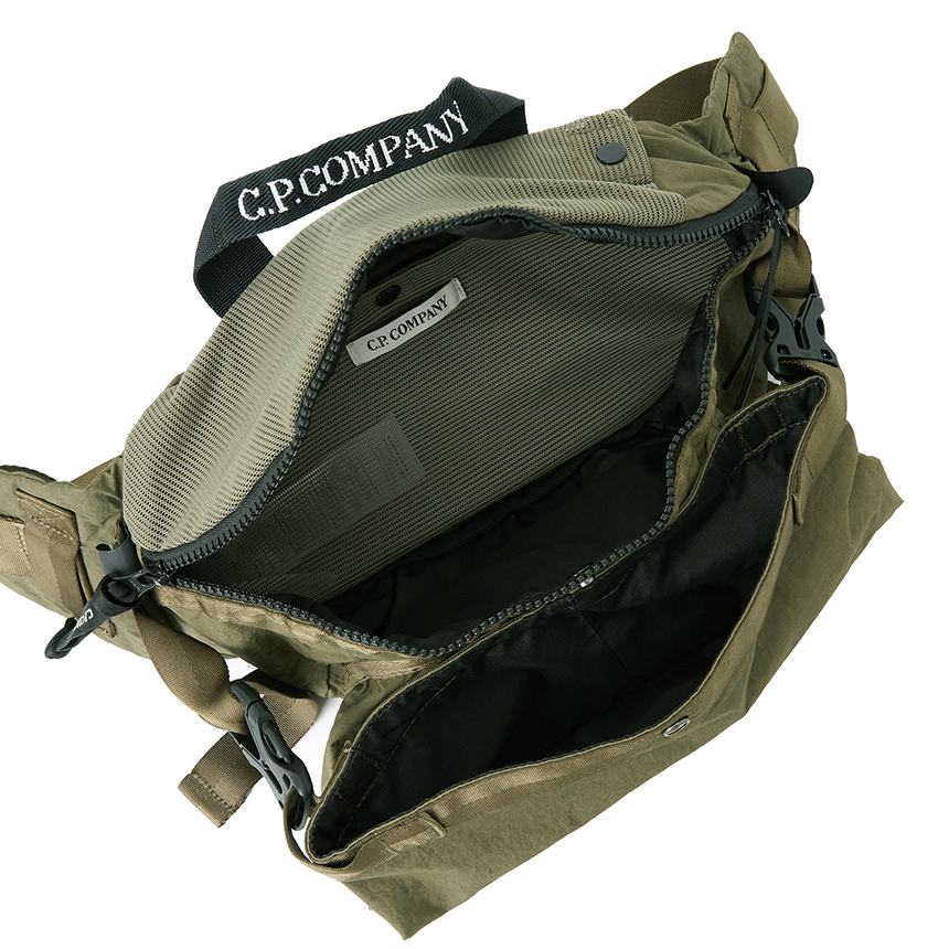 씨피컴퍼니(CP COMPANY) 남성 크로스백 19CMAC194A 110188G 652