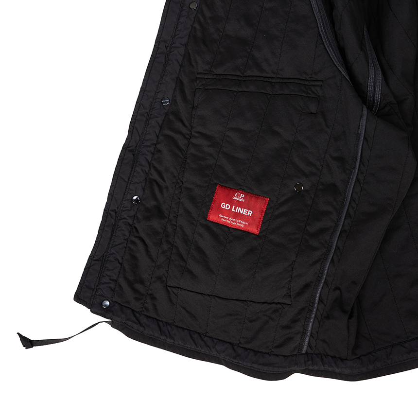 씨피컴퍼니(CP COMPANY) 남성 패딩 점퍼 19CMOW081A 110437G 999
