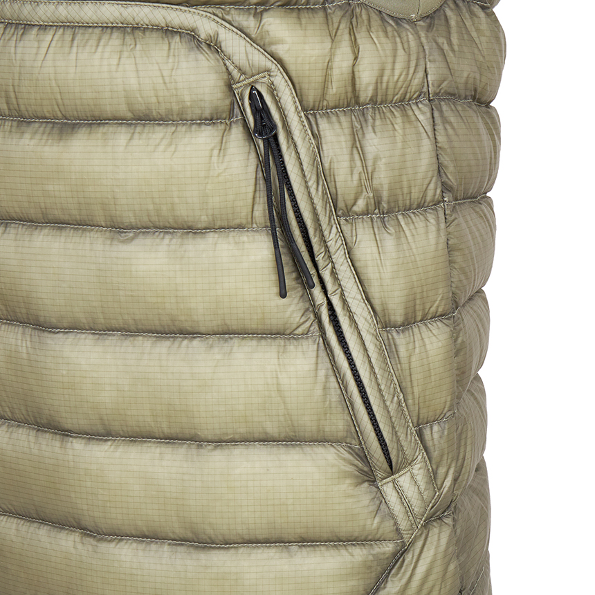 씨피컴퍼니(CP COMPANY) 남성 패딩 조끼 19CMVE032A 110416A 356