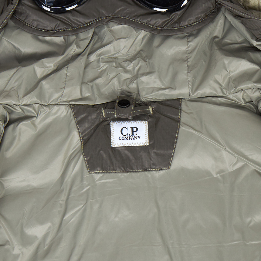 씨피컴퍼니(CP COMPANY) 남성 패딩 조끼 19CMVE032A 110416A 356