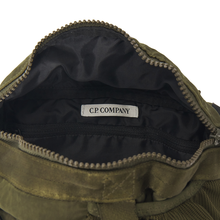 씨피컴퍼니(CP COMPANY) 남성 크로스백 20CMAC043A 005269G 683