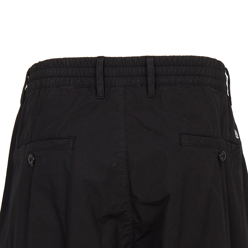 씨피컴퍼니(CP COMPANY) 남성 바지 20CMPA126A 110325G 999