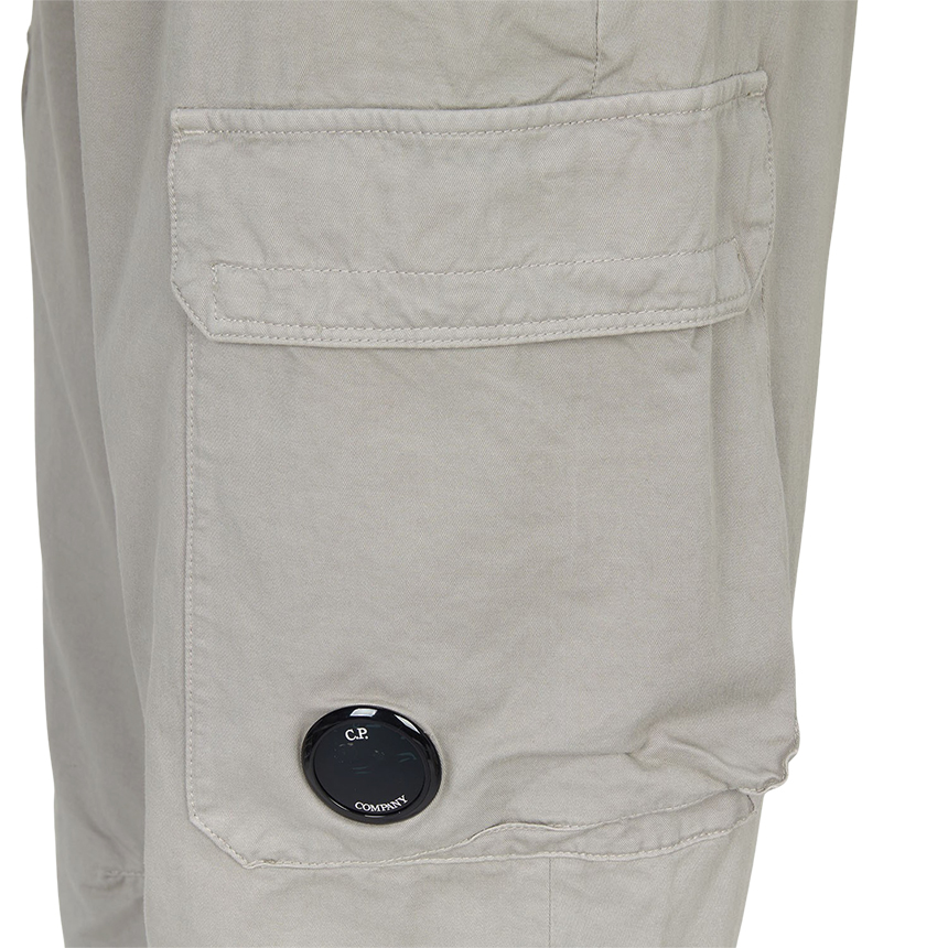 씨피컴퍼니(CP COMPANY) 남성 카고 바지 20CMPA185A 110458G 904