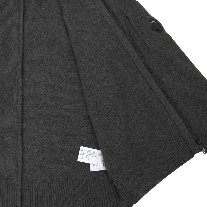 씨피컴퍼니(CP COMPANY) 남성 집업 가디건 21CMKN088A 110149A 978