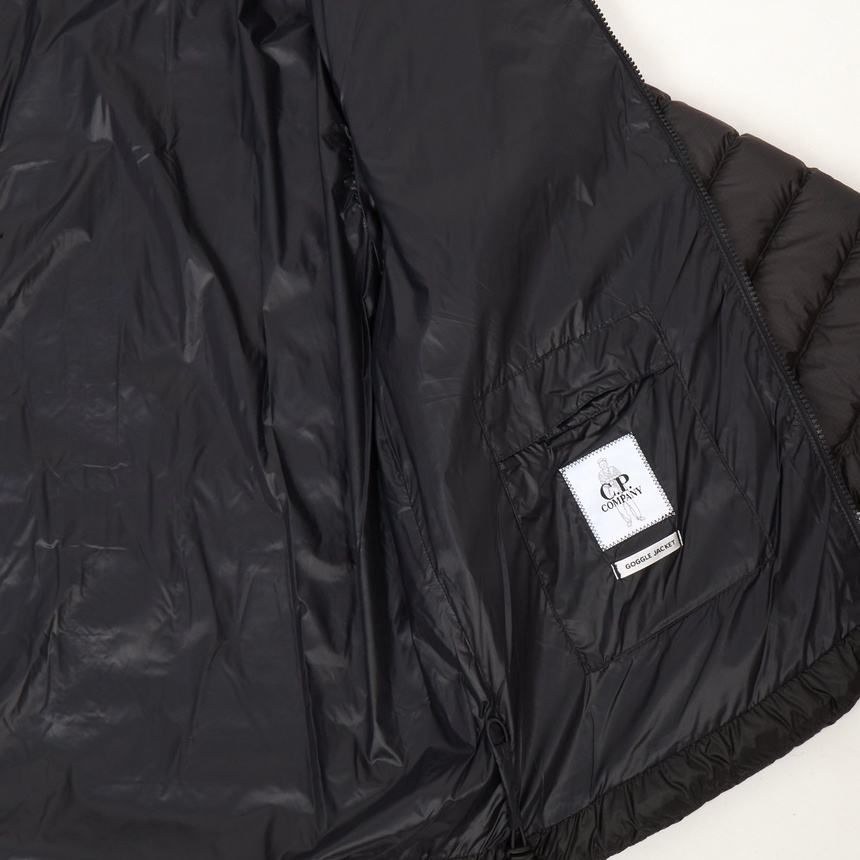 씨피컴퍼니(CP COMPANY) 남성 패딩 점퍼 21CMOW021A 110416A 999