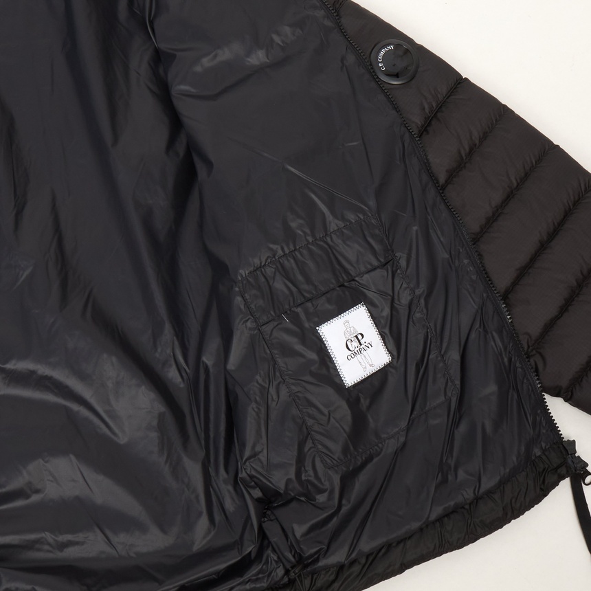 씨피컴퍼니(CP COMPANY) 남성 패딩 점퍼 21CMOW022A 110416A 999
