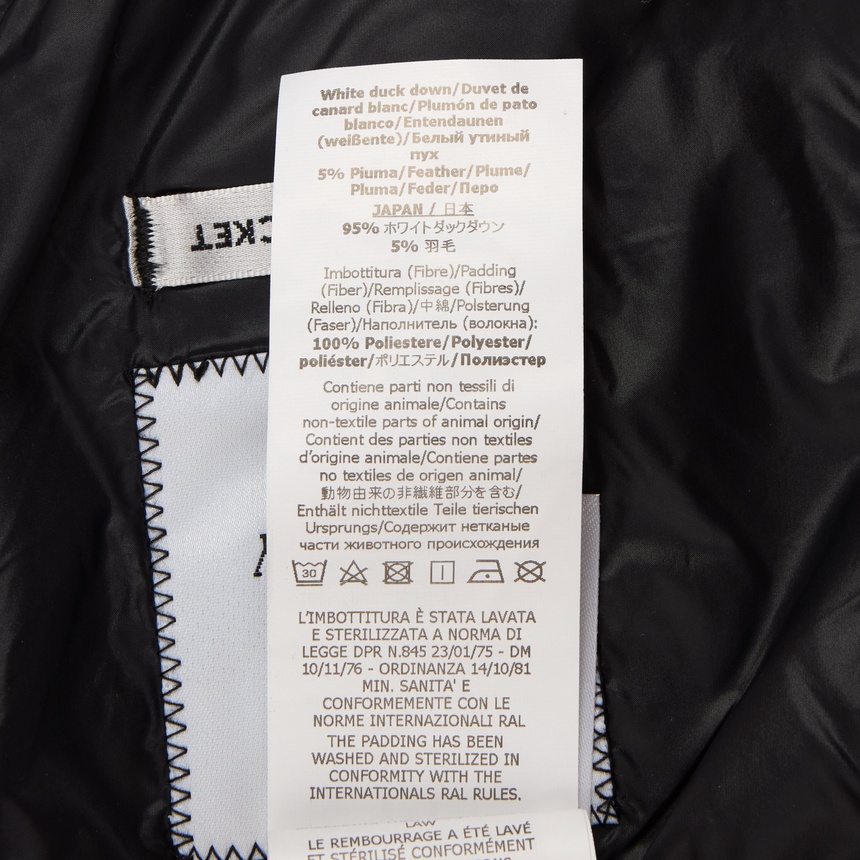 씨피컴퍼니(CP COMPANY) 남성 패딩 조끼 21CMVE014A 110416A 999