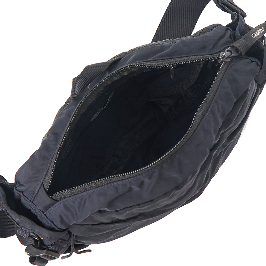 씨피컴퍼니(CP COMPANY) 남성 크로스백 RCCMAC734A 005269G 888