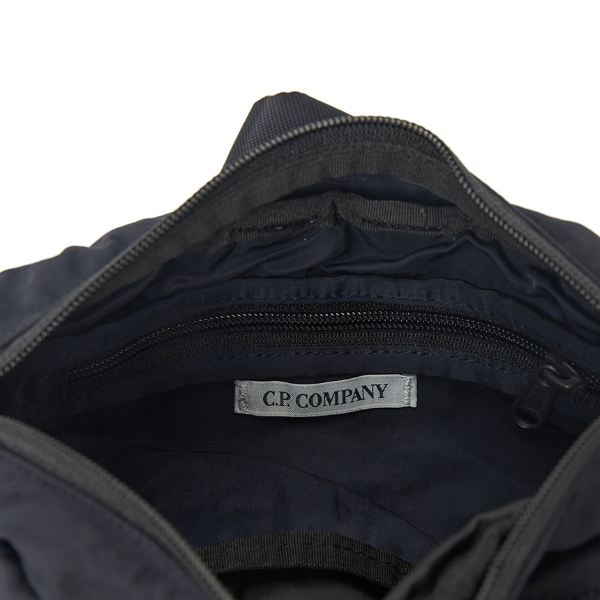 씨피컴퍼니(CP COMPANY) 남성 크로스백 RCCMAC734A 005269G 888