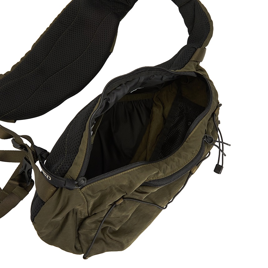 씨피컴퍼니(CP COMPANY) 남성 크로스백 RCCMAC735A 005269G 683