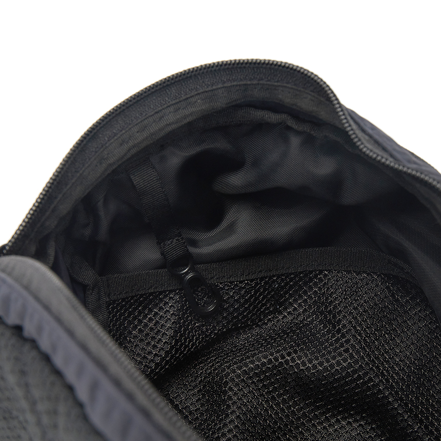 씨피컴퍼니(CP COMPANY) 남성 크로스백 RCCMAC735A 005269G 888