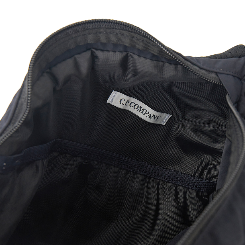 씨피컴퍼니(CP COMPANY) 남성 크로스백 RCCMAC735A 005269G 888