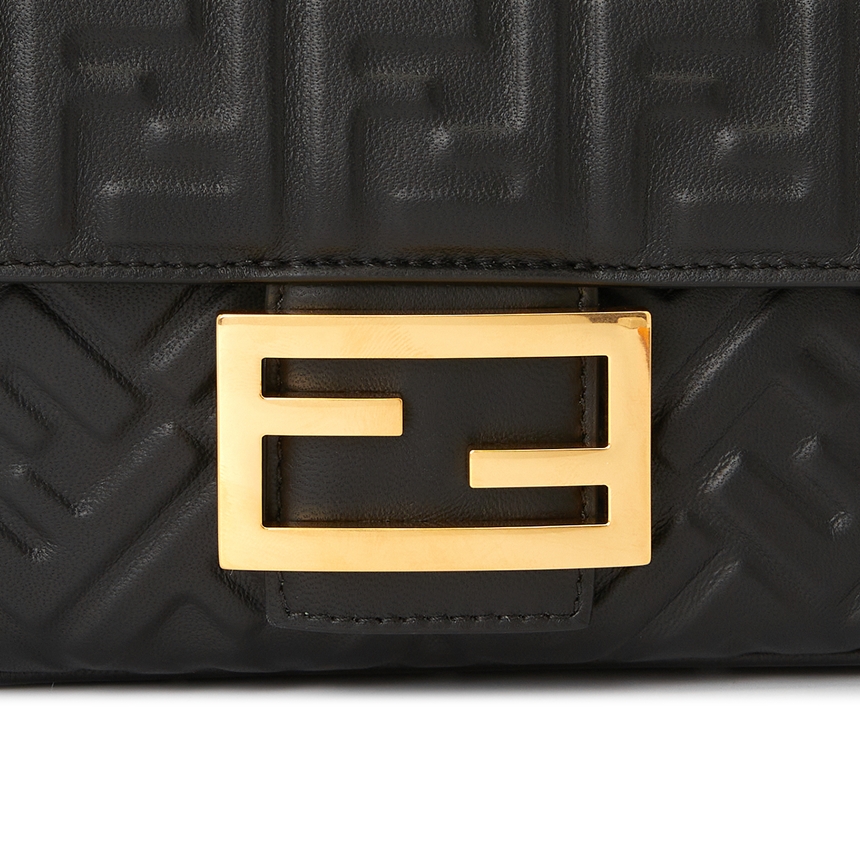 펜디(FENDI) 로고 바게트 미디움 여자 체인 숄더백 8BR793 AH9C F1CFJ
