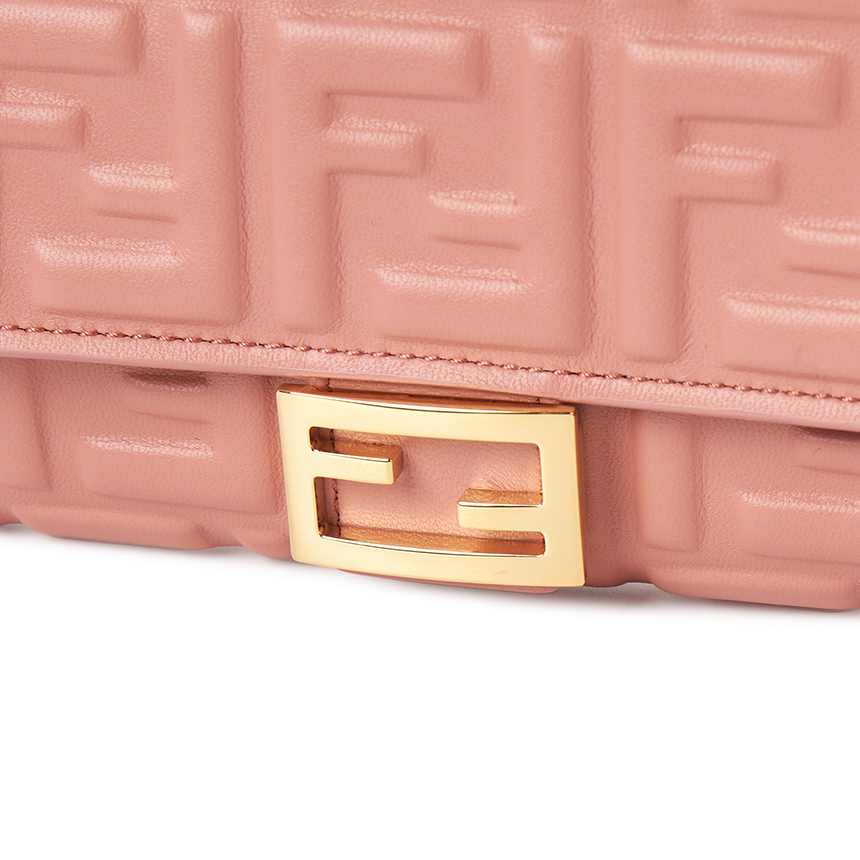 펜디(FENDI) 바게트 여성 체인 장지갑 8M0365 AAJD F13VM