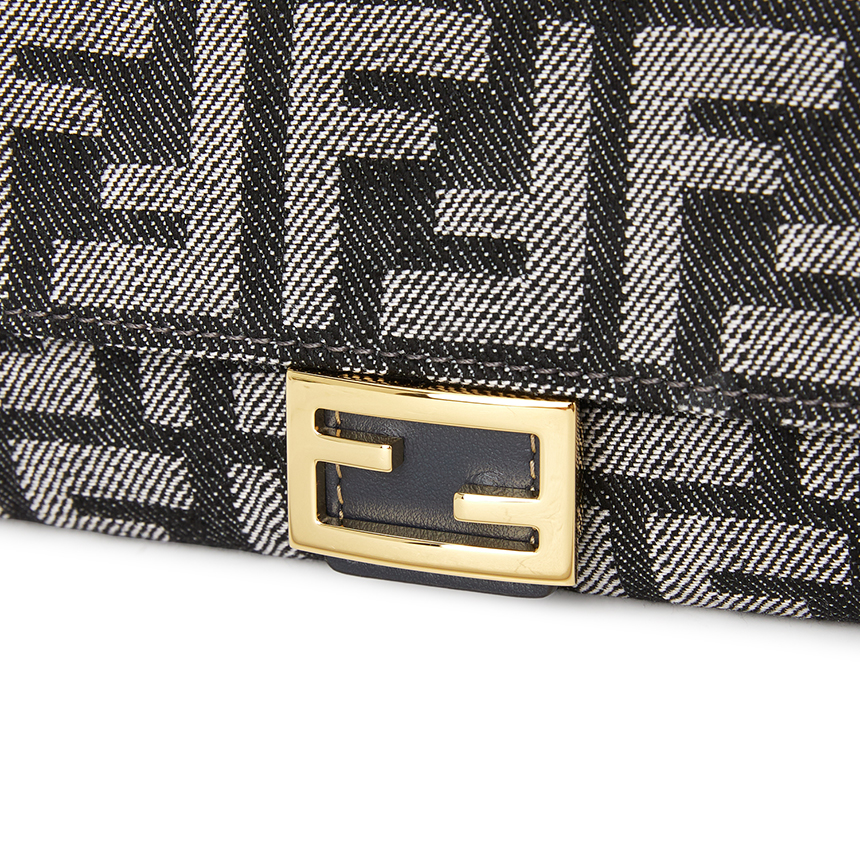 펜디(FENDI) 바게트 여성 체인 장지갑 8M0365 AUT4 F1UJ5