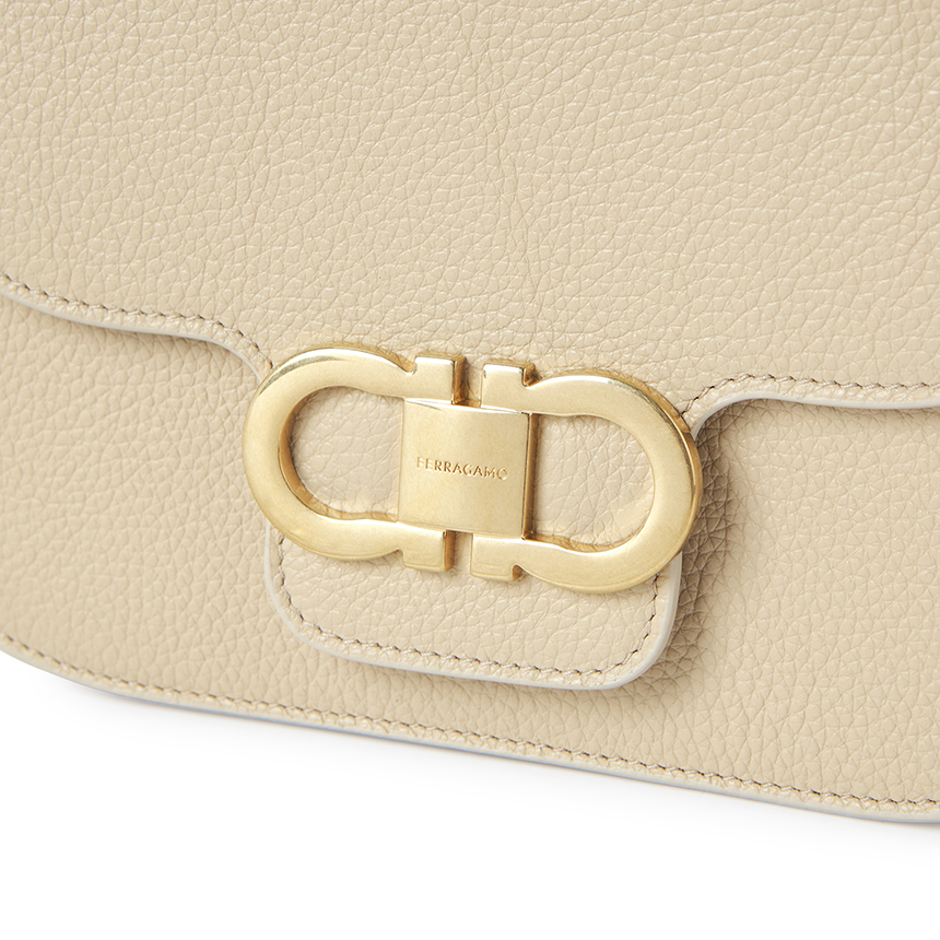 페라가모(FERRAGAMO) 간치니 여성 크로스백 219867 0781035