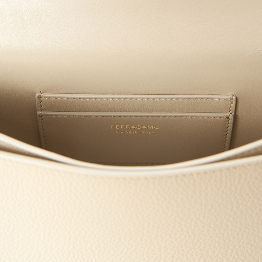 페라가모(FERRAGAMO) 간치니 여성 크로스백 219867 0781035