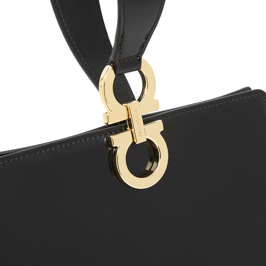 페라가모(FERRAGAMO) 간치니 여성 클러치 220958 0786099
